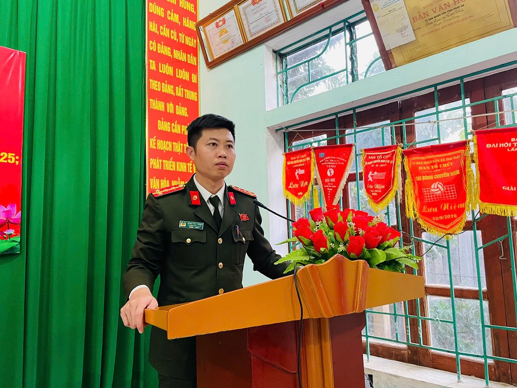 Đại diện Công an xã phát biểu