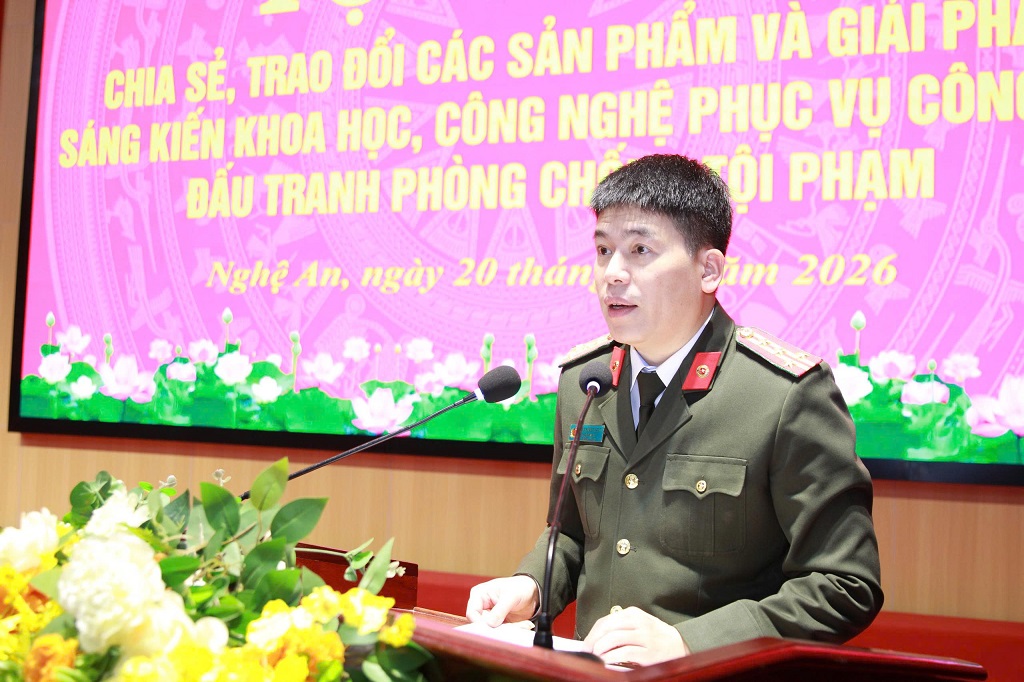 Đồng chí Đại tá, Phó Giáo sư, Tiến sĩ Trần Hồng Quang, Phó Giám đốc Công an tỉnh Nghệ An phát biểu tại buổi tọa đàm