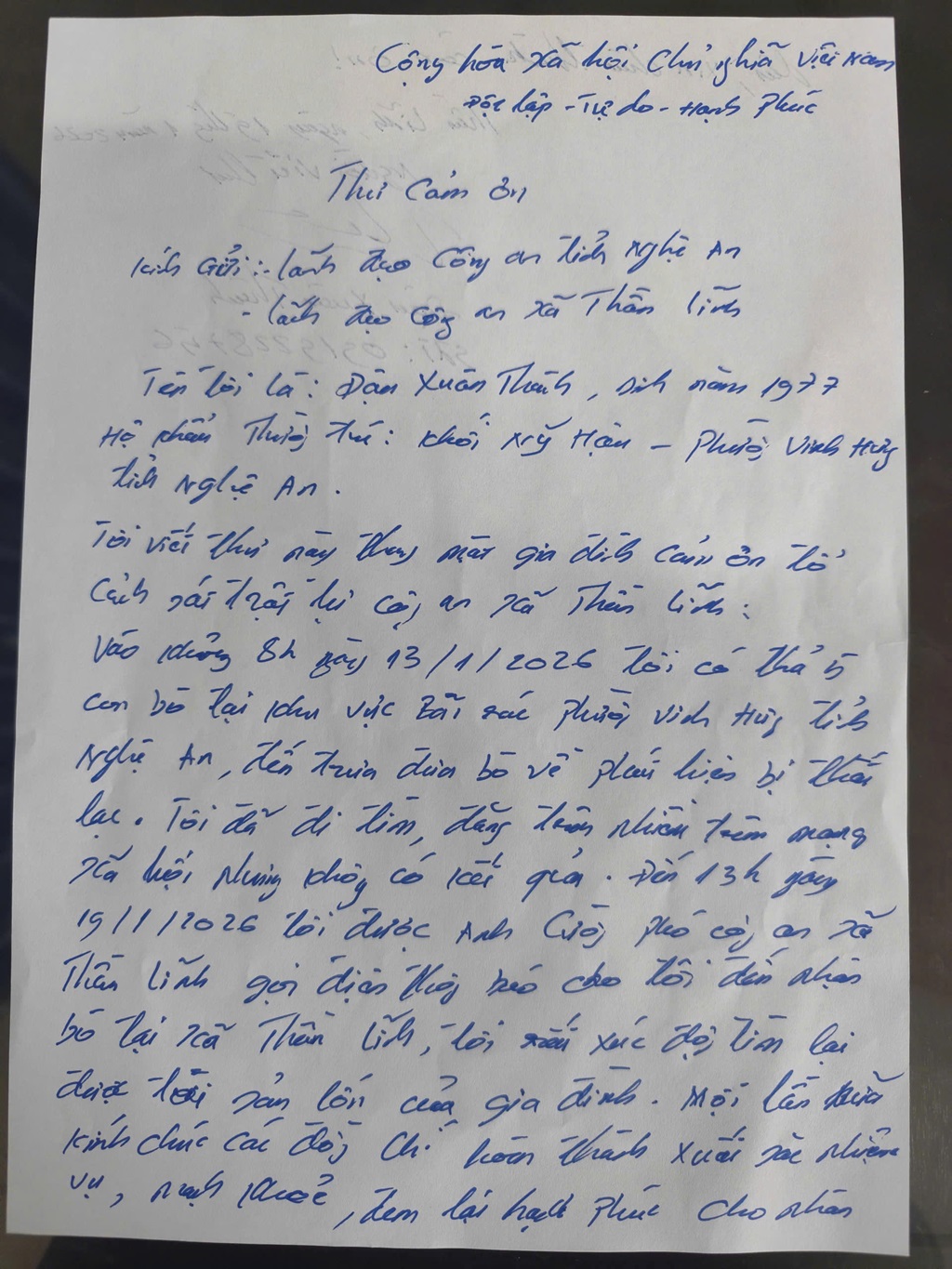 Nhận lại tài sản, anh Thành rất vui mừng, gửi thư cảm ơn Công an xã Thần Lĩnh và người dân 