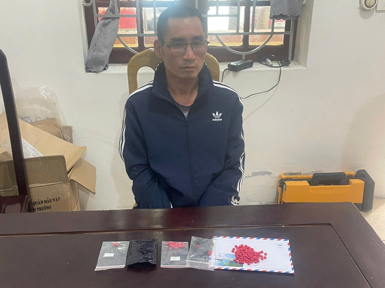 Đối tượng Đặng Văn Tú và tang vật