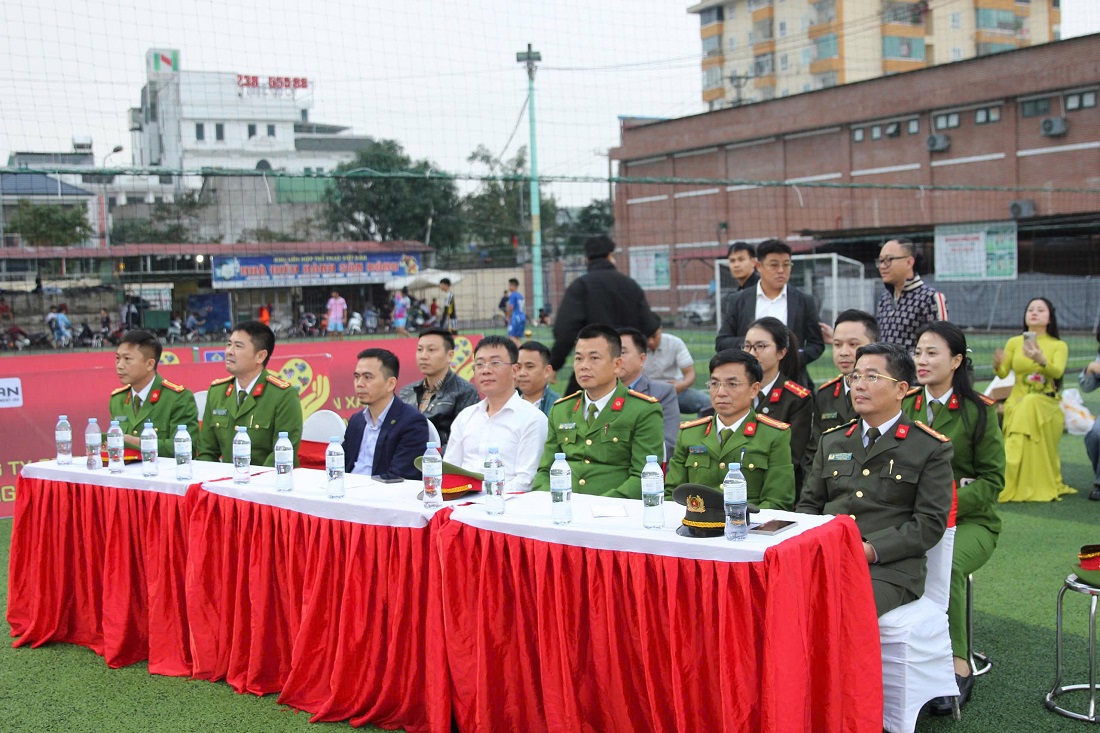 Đại biểu tham dự buổi lễ