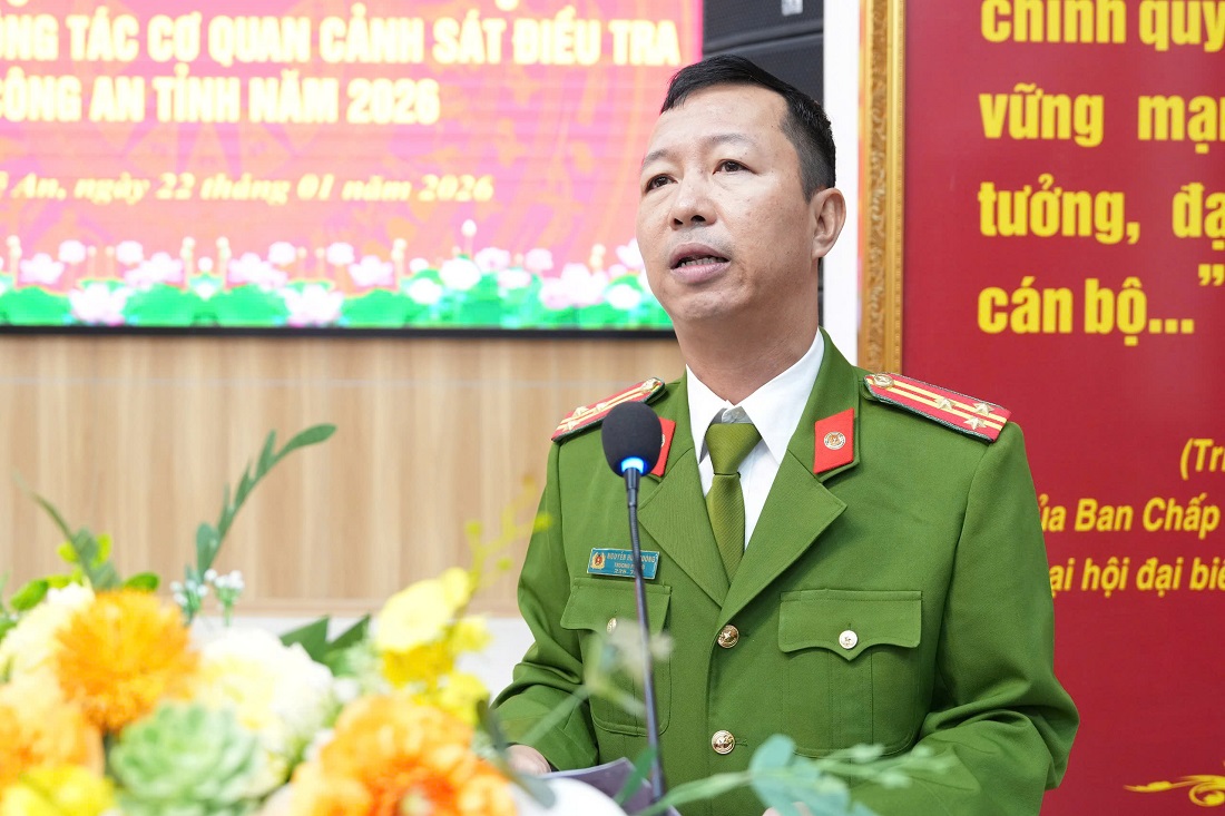 Đại biểu tham luận tại Hội nghj