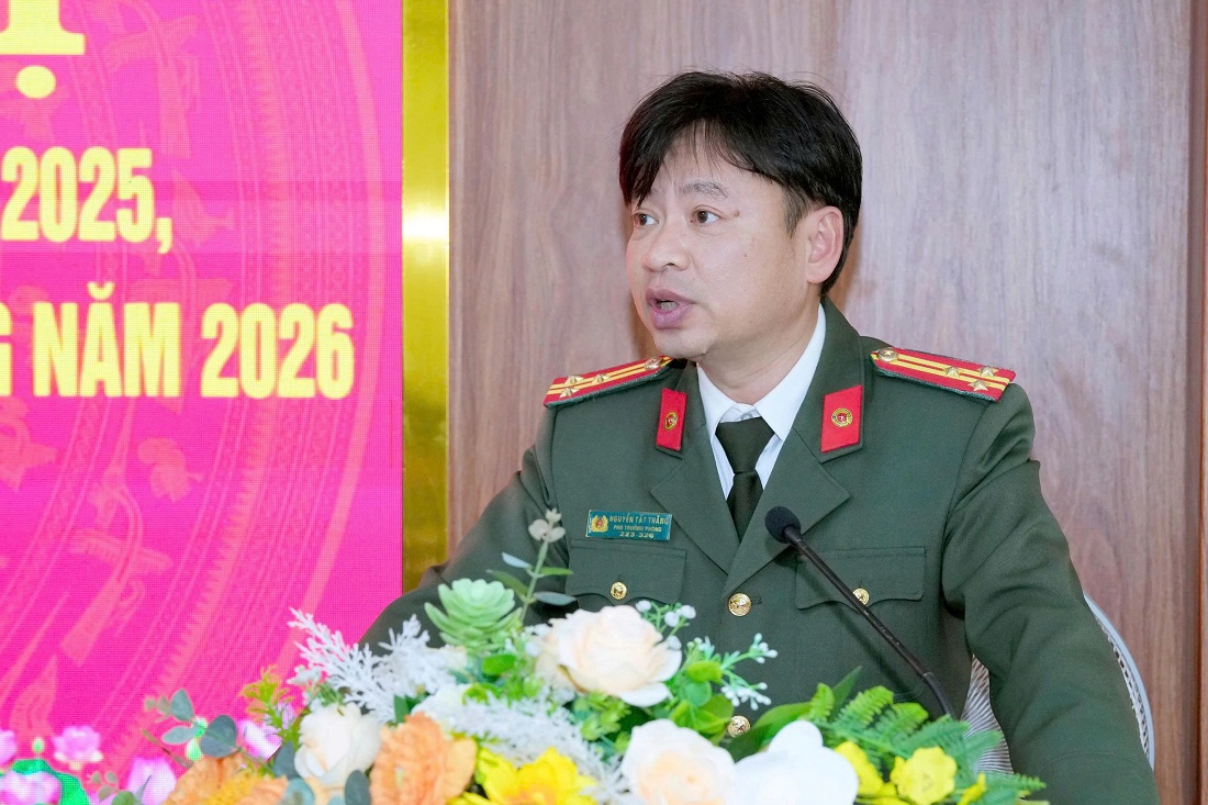 Đồng chí Thượng tá Nguyễn Tất Thắng, Phó Bí thư Đảng ủy, Phó Trưởng phòng Công tác chính trị phát biểu