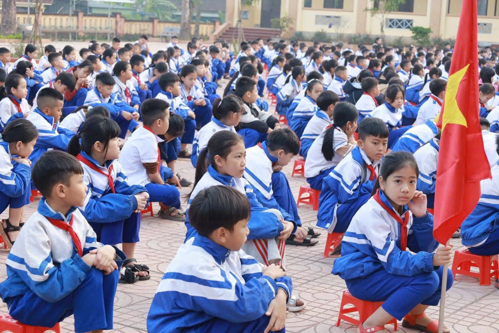 Công an xã Nam Đàn tổ chức tuyên truyền, phổ biến, giáo dục pháp luật trong trường học