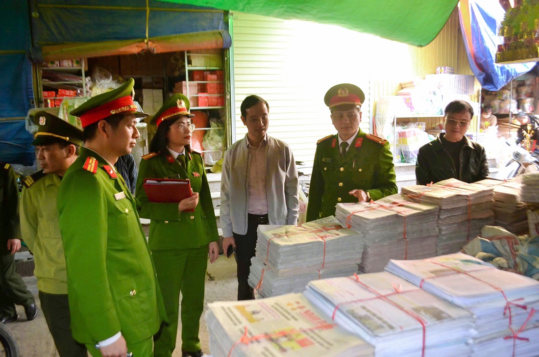 Lực lượng PCCC & CNCH Công an tỉnh Nghệ An kiểm tra PCCC tại chợ Vinh