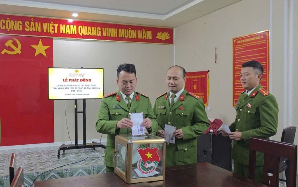 Cán bộ, chiến sĩ Công an xã Hữu Kiệm tích cực hưởng ứng phong trào ủng hộ hoạt động tình nghĩa năm 2026