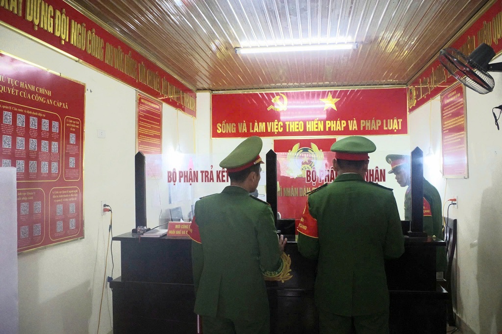 Một số hình ảnh Công an xã Nậm Cắn kiểm tra điều lệnh cán bộ, chiến sĩ đơn vị