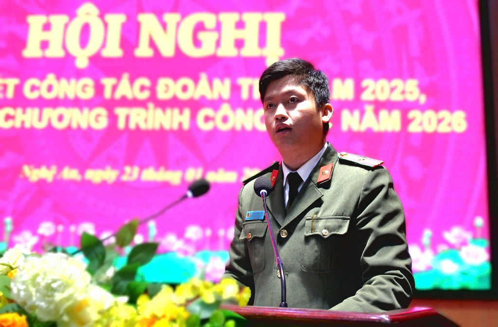 Đồng chí Nguyễn Đình Khánh, Trưởng ban Thanh niên Công an tỉnh phát động phong trào thi đua “Ba nhất” trong đoàn Thanh niên, Hội Phụ nữ Công an tỉnh