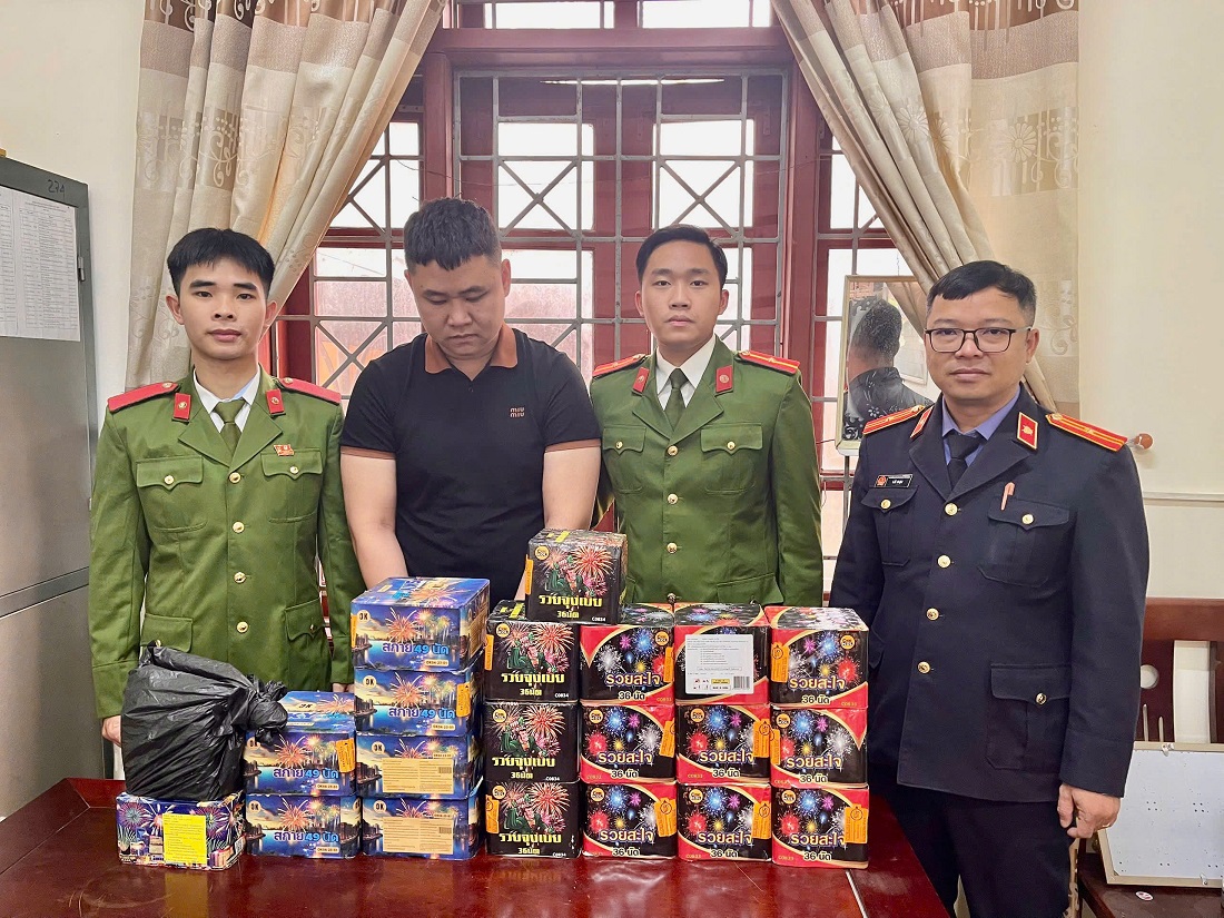 Đối tượng Phạm Nguyễn Tuấn Hùng bị bắt giữ cùng tang vật