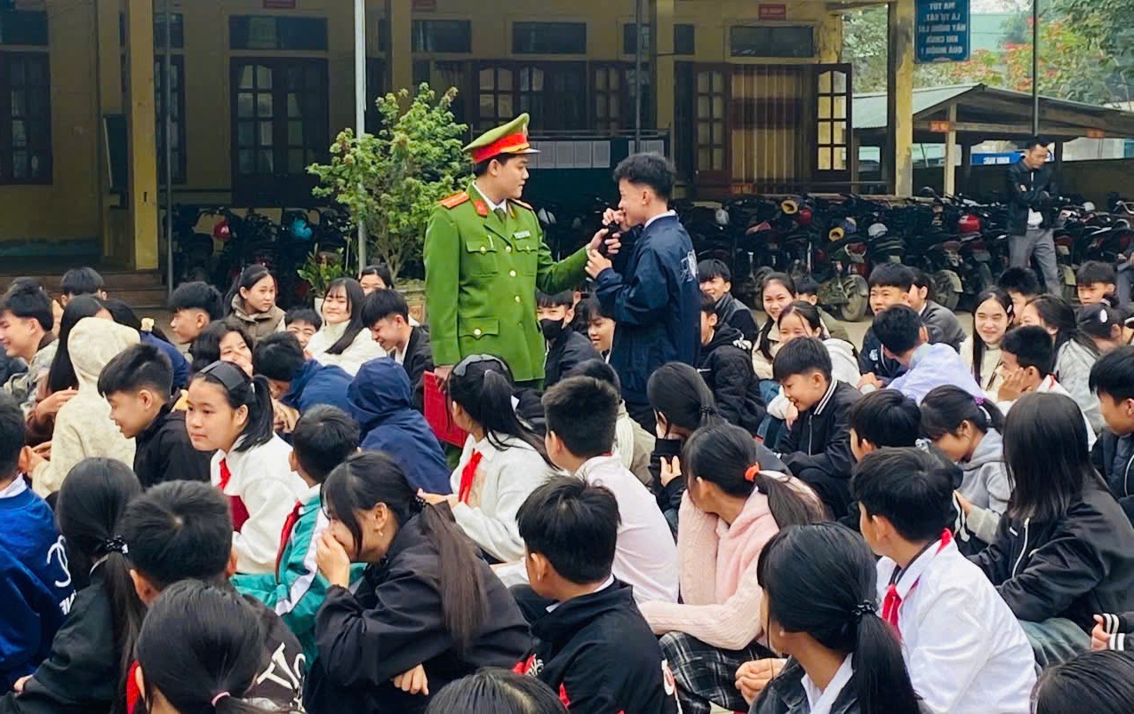 Học sinh hào hứng tham gia trả lời câu hỏi