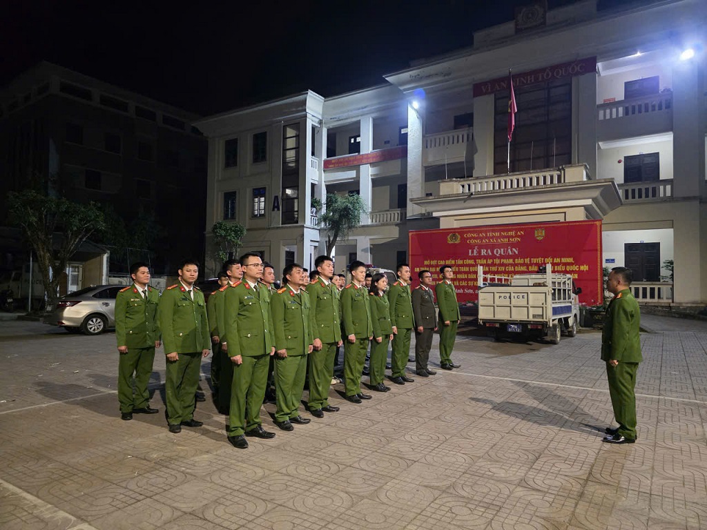 Công an xã quán triệt đến CBCS trong ca