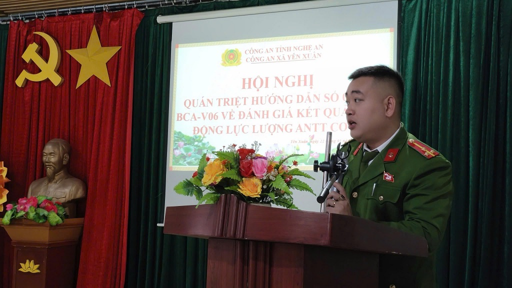 Đại diện Công an xã phát biểu tại Hội nghị