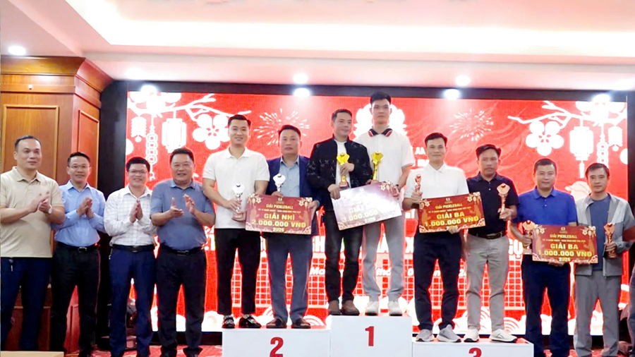 Trao giải cho vận động viên đạt thành tích cao