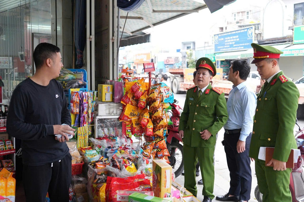 Kiểm tra PCCC tại khu dân cư, hộ gia đình và nhà ở kết hợp sản xuất, kinh doanh