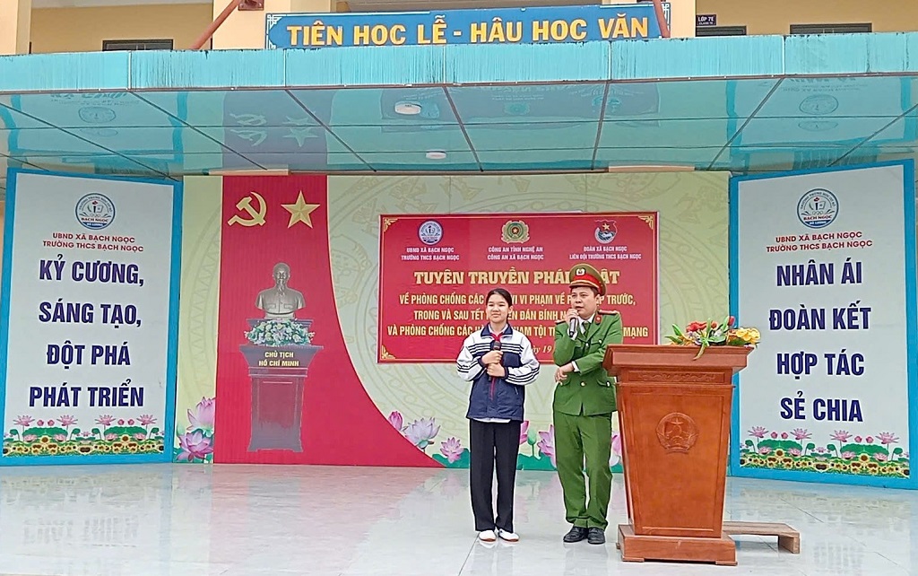 Buổi tuyên truyền tạo không khí sôi nổi, gần gũi, giúp học sinh dễ tiếp thu và ghi nhớ kiến thức pháp luật