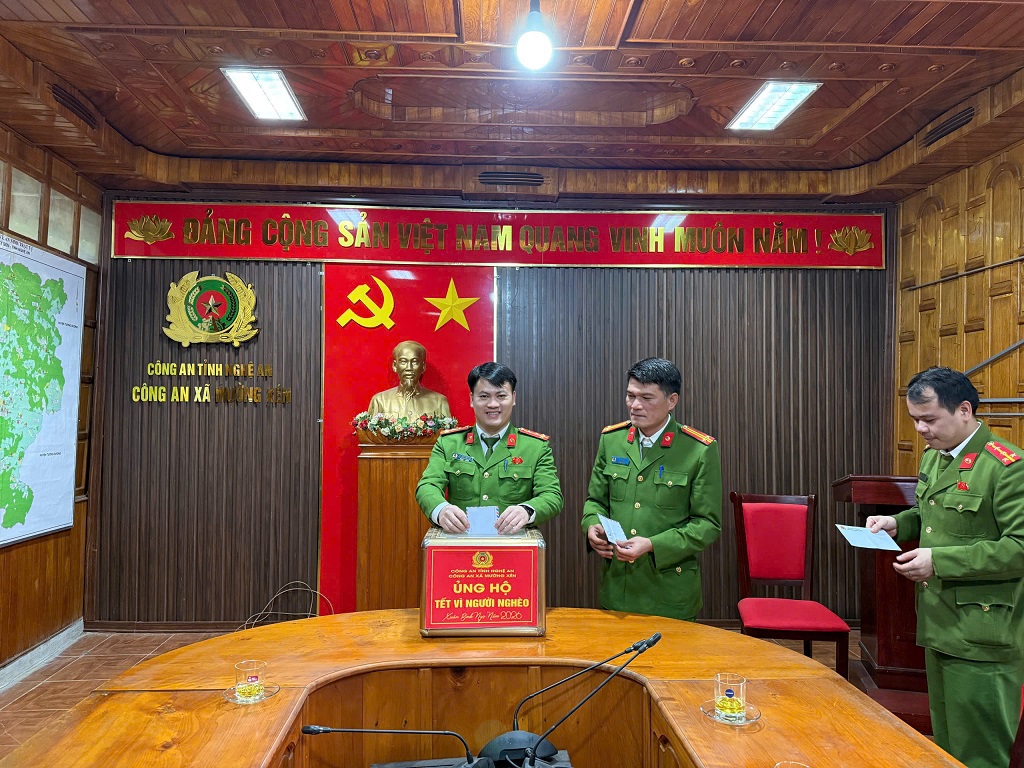 100% cán bộ, chiến sĩ Công an xã Mường Xén tích cực quyên góp, ủng hộ