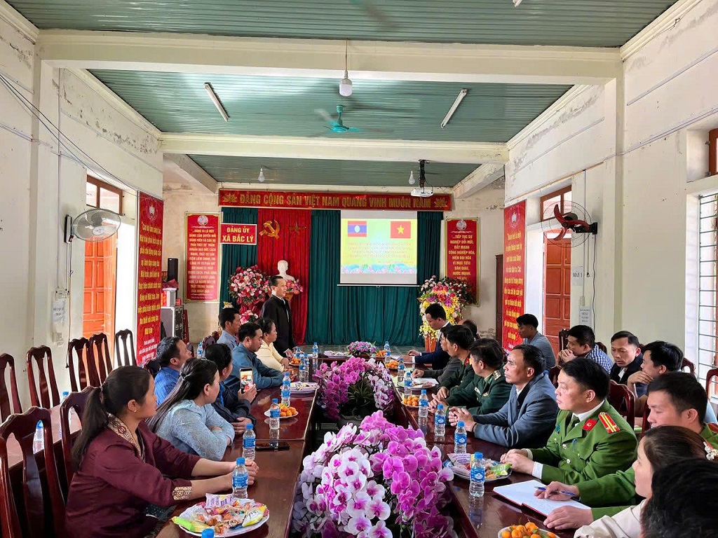  Đoàn công tác cụm bản Loọng Cắng thăm và chúc Tết xã Bắc Lý 