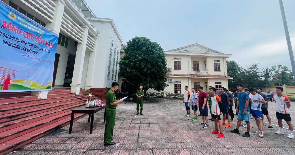 Công an xã công bố điều lệ giải