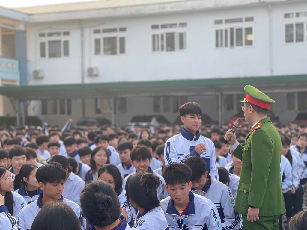 Buổi tuyên truyền diễn ra sôi nổi với sự tham gia, tương tác của học sinh