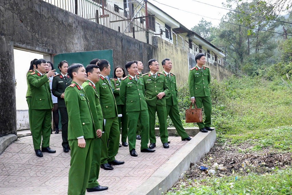 Trước đó, Đoàn khảo sát thực trạng cơ sở hạ tầng, công tác điều trị cai nghiện ma túy tại cơ sở 