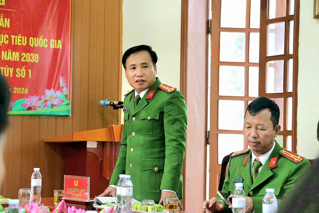 Đồng chí Đại tá Nguyễn Duy Thanh, Ủy viên Ban Thường vụ Đảng ủy, Phó Giám đốc Công an tỉnh phát biểu tại buổi làm việc
