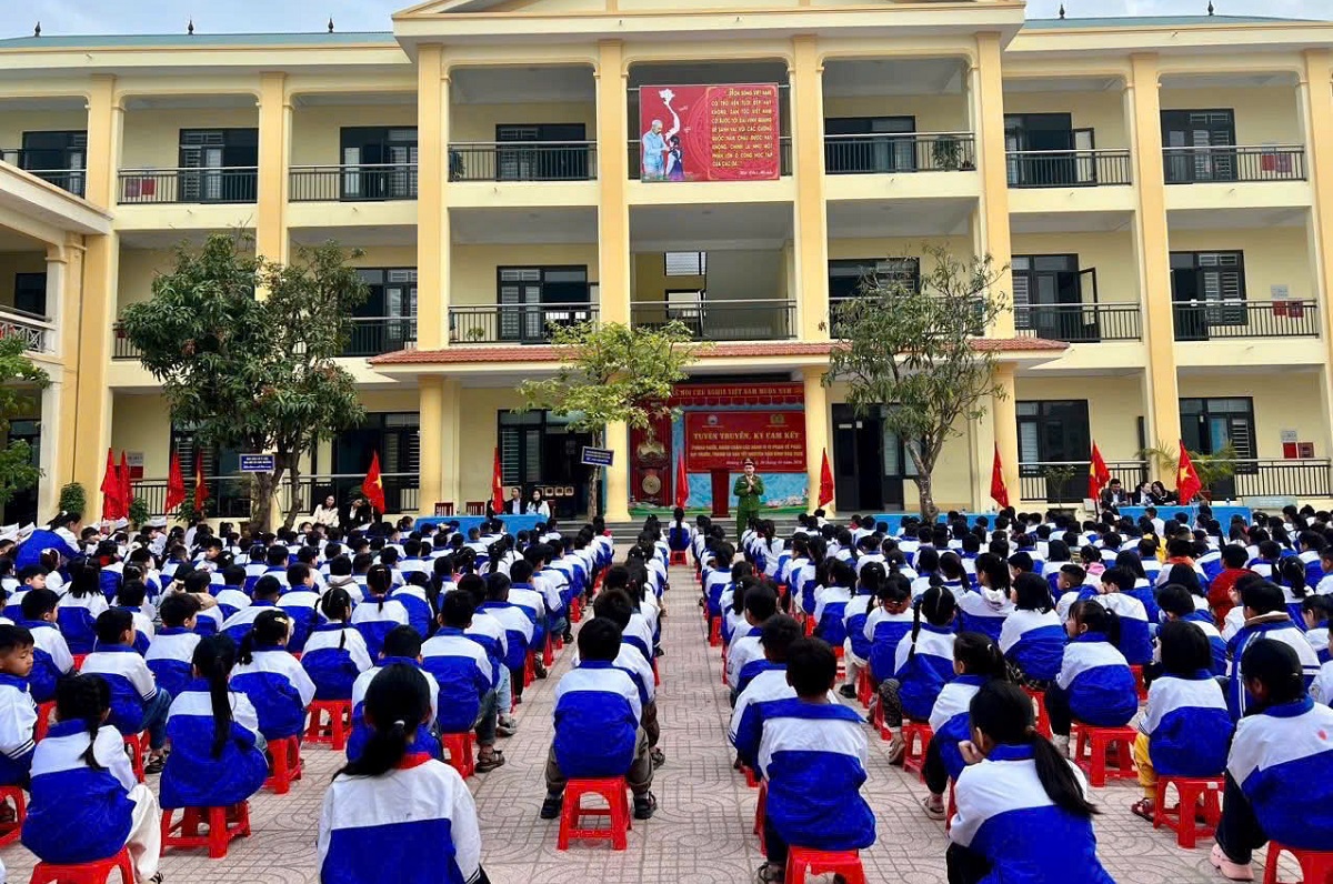 Tuyên truyền pháp luật cho học sinh