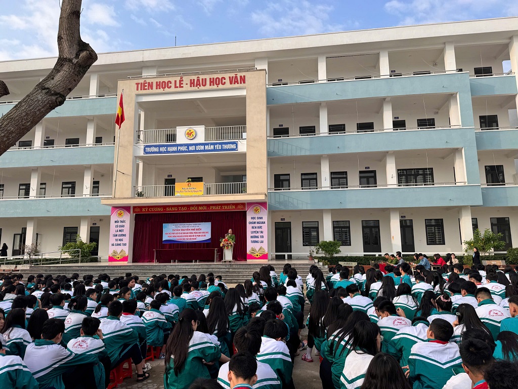 Công an phường Thành Vinh tuyên truyền với hình thức dễ hiểu, dễ nhớ 