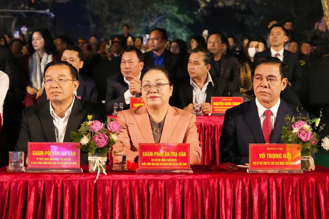 Đại biểu tham dự cầu truyền hình “Hai tay xây dựng một sơn hà” tại điểm cầu Nghệ An