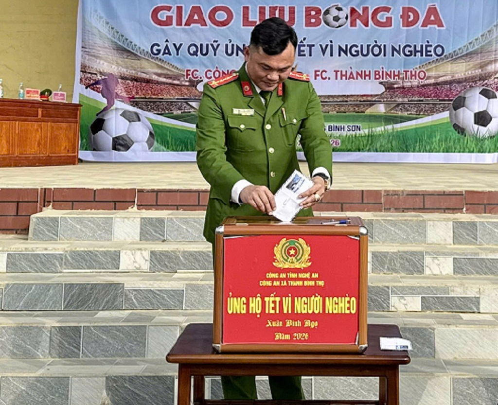 Công an xã tổ chức quyên góp