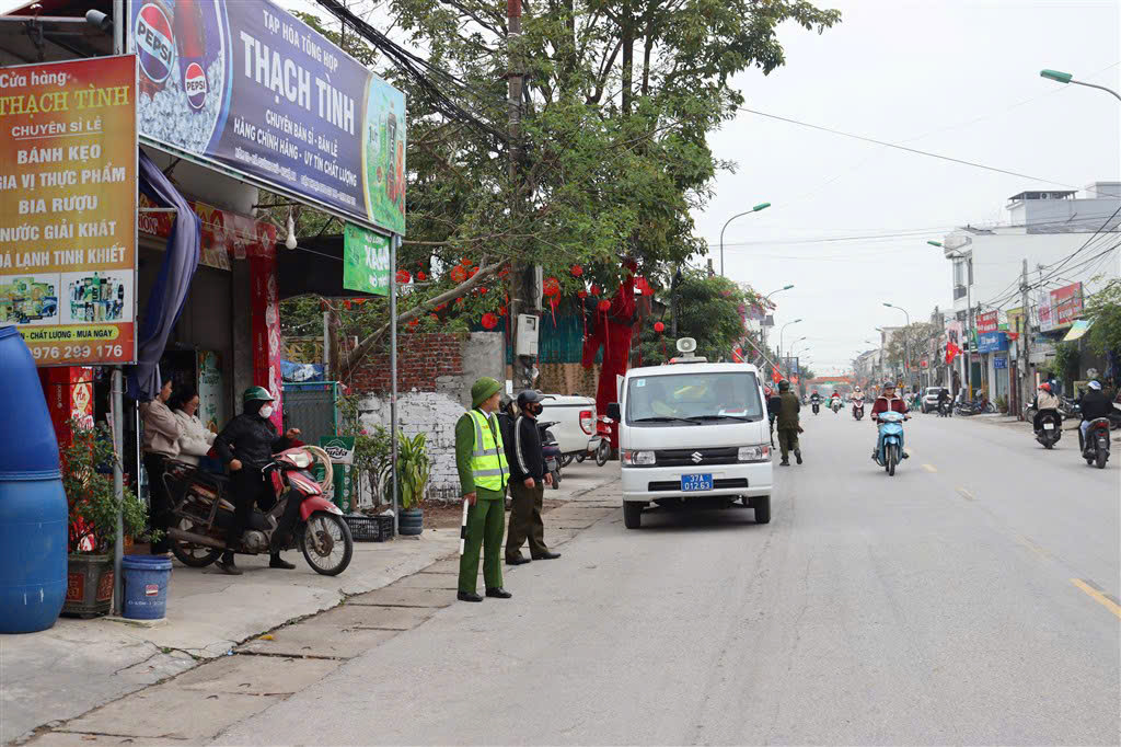Tổ chức ra quân giải tỏa hành lang ATGT