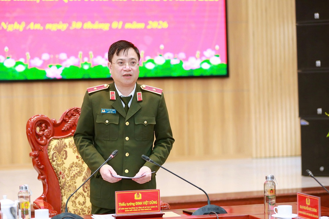 Đồng chí Thiếu tướng Đinh Việt Dũng, Ủy viên Ban Thường vụ Tỉnh ủy, Bí thư Đảng ủy, Giám đốc Công an tỉnh phát biểu chỉ đạo tại Hội nghị