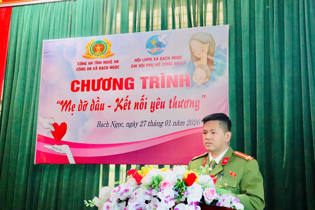 Đại diện Công an xã Bạch Ngọc phát biểu ý kiến 