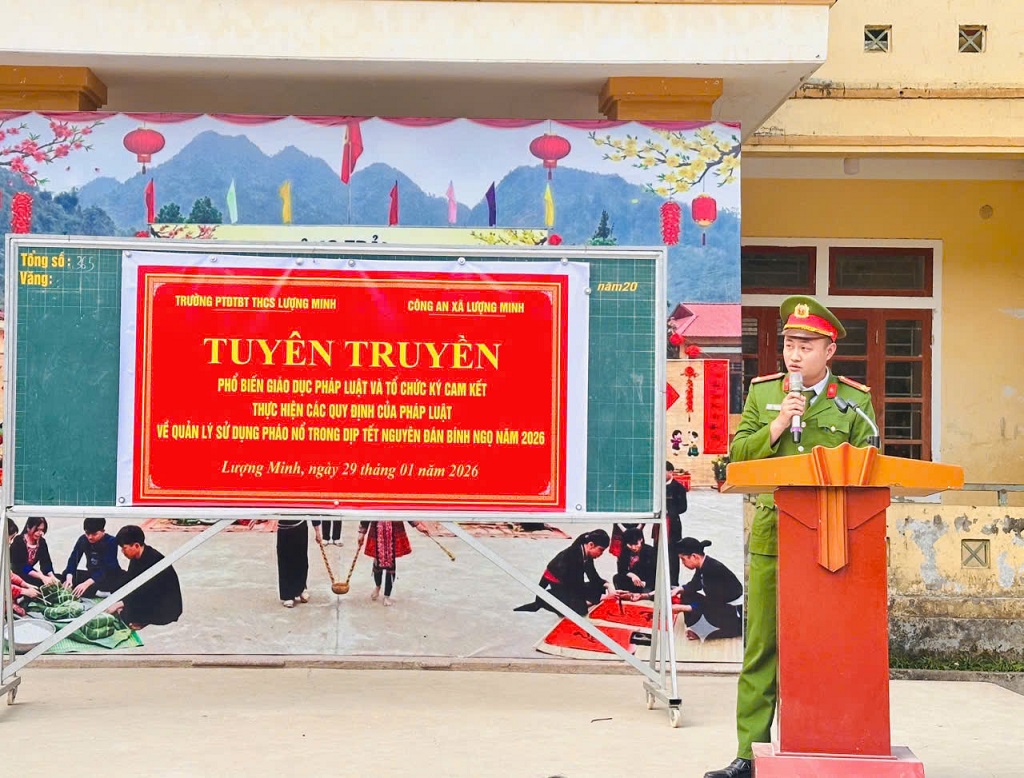 Công an xã Lượng Minh tuyên truyền phổ biến, giáo dục pháp luật trong trường học