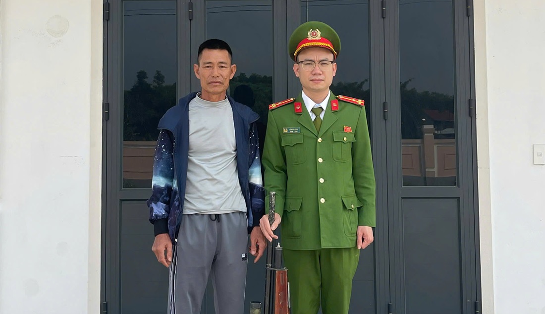 Công an xã Nghĩa Hành tuyên truyền, vận động thu hồi vũ khí, vật liệu nổ, công cụ hỗ trợ