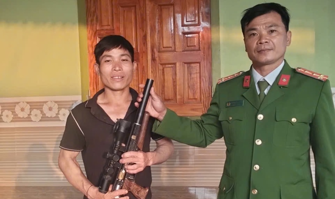 Công an xã Tiên Đồng tuyên truyền, vận động thu hồi vũ khí, vật liệu nổ, công cụ hỗ trợ