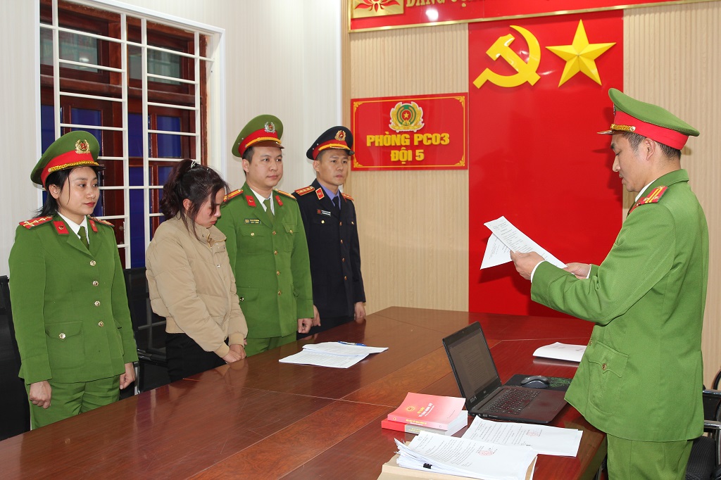 Phòng Cảnh sát kinh tế Công an Nghệ An triệt phá cơ sở sản xuất hơn 60.000 lít giấm giả