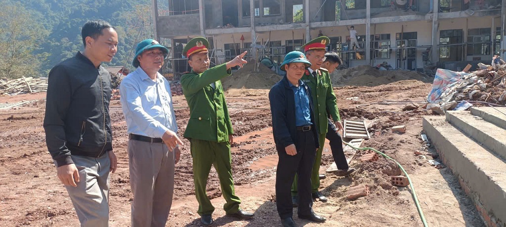 Công an xã Mỹ Lý phối hợp cấp ủy, chính quyền kiểm tra tiến độ công trình Trường PTDTBT Tiểu học Mỹ Lý 2