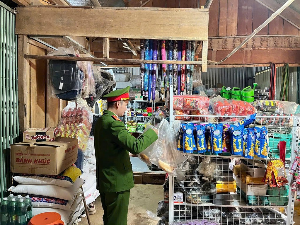 Công an xã Bắc Lý phối hợp kiểm tra vệ sinh ATTP