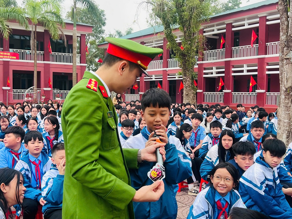 Phối hợp tổ chức tuyên truyền pháp luật về phòng chống pháo