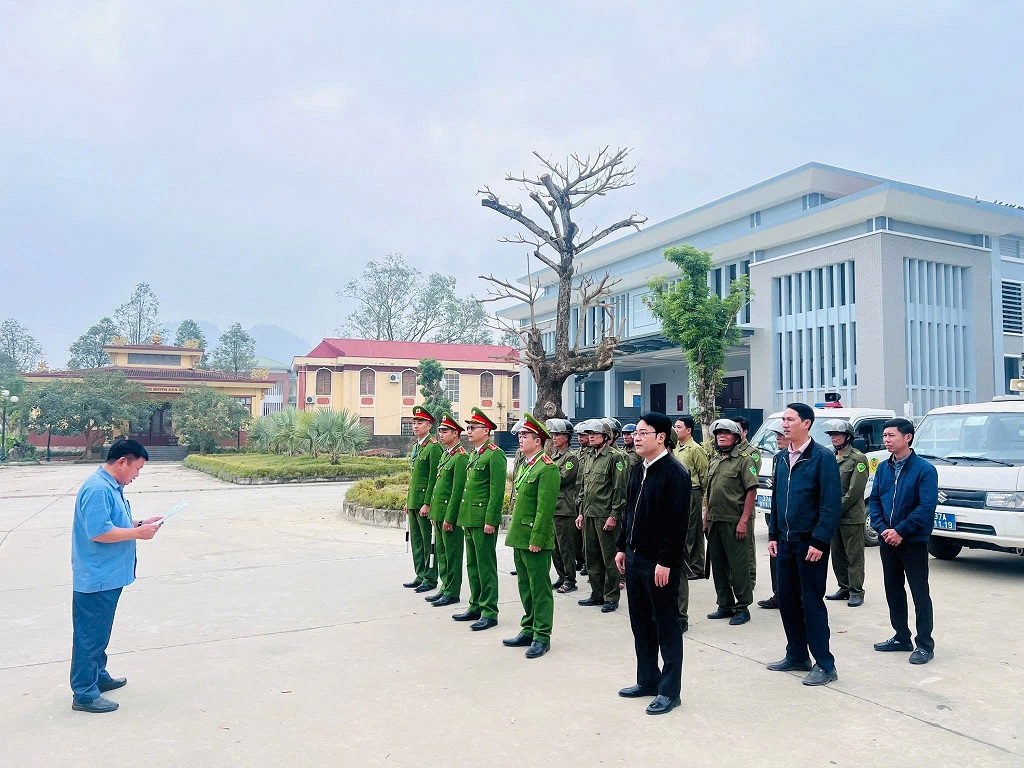 Tham mưu tổ chức ra quân lập lại trật tự hành lang an toàn giao thông