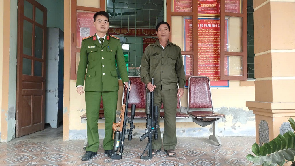 Công an xã Cát Ngạn tuyên truyền, vận động thu hồi vũ khí, vật liệu nổ, công cụ hỗ trợ và pháo dịp Tết