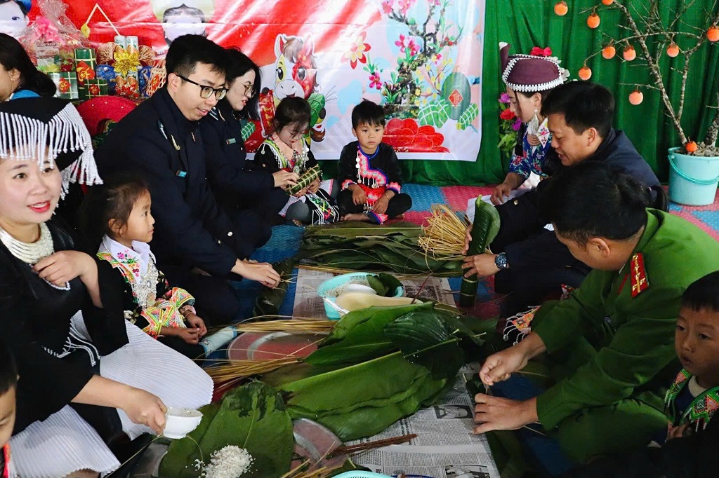 Công an xã Nậm Cắn phối hợp tổ chức chương 