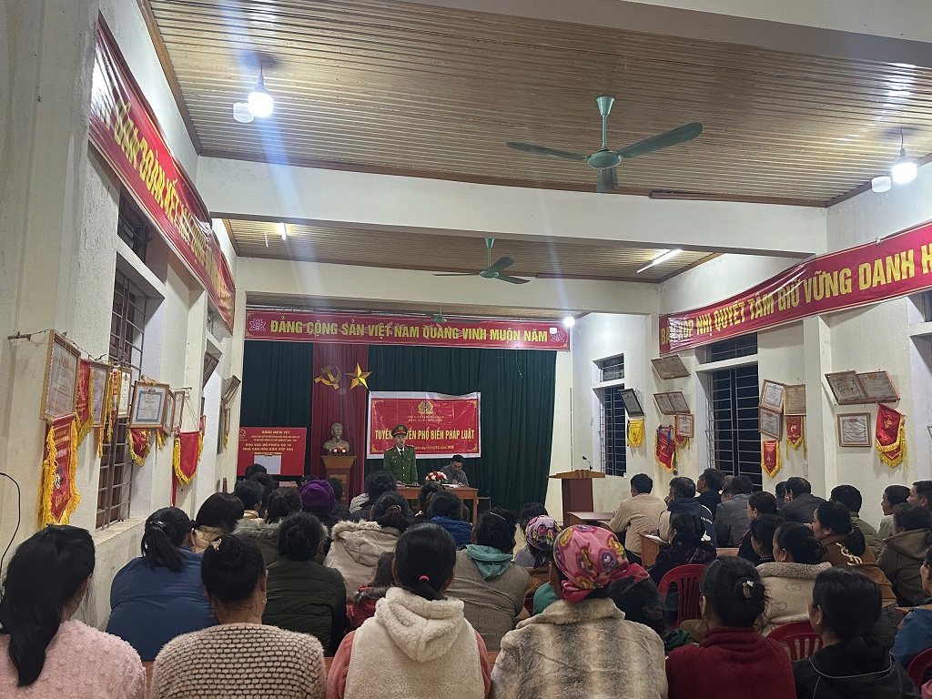 Công an xã Hữu Kiệm tuyên truyền, phổ biến pháp luật tại bản Xốp Nhị