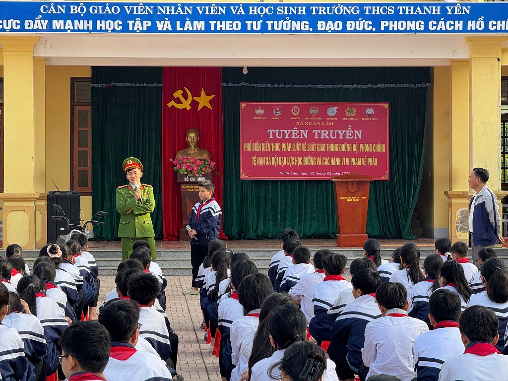 Công an xã Xuân Lâm tuyên truyền, phổ biến pháp luật tại Trường THCS Thanh Yên