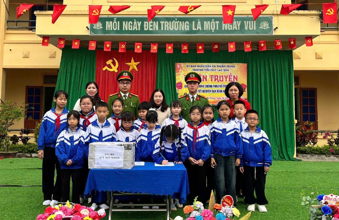 Công an xã Thuần Trung tuyên truyền pháp luật tại trường học