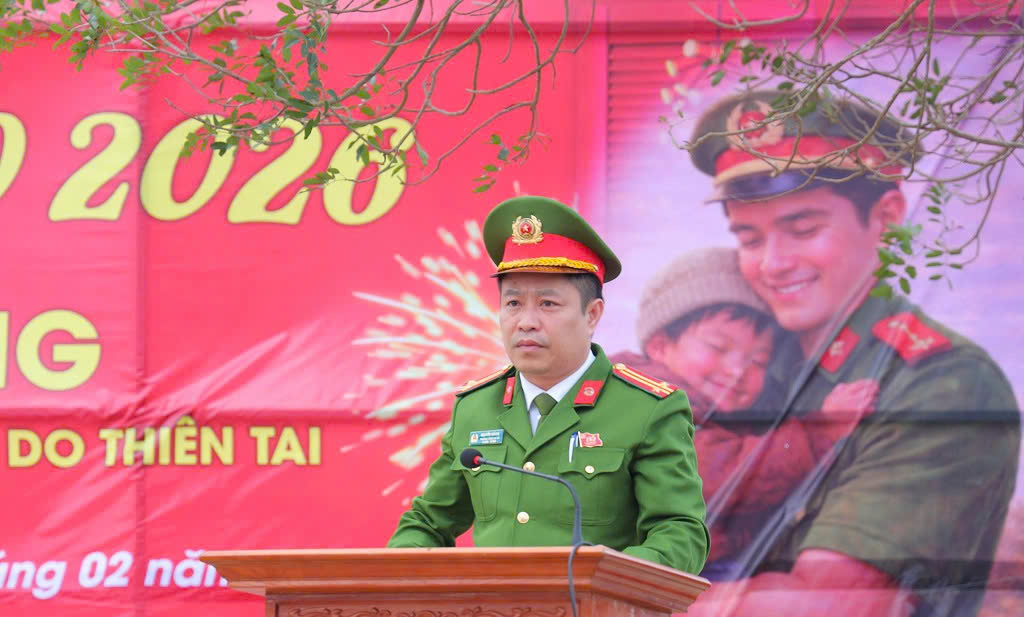 Trung tá Nguyễn Hoàng Trưởng Công an xã phát biểu tại chương trình