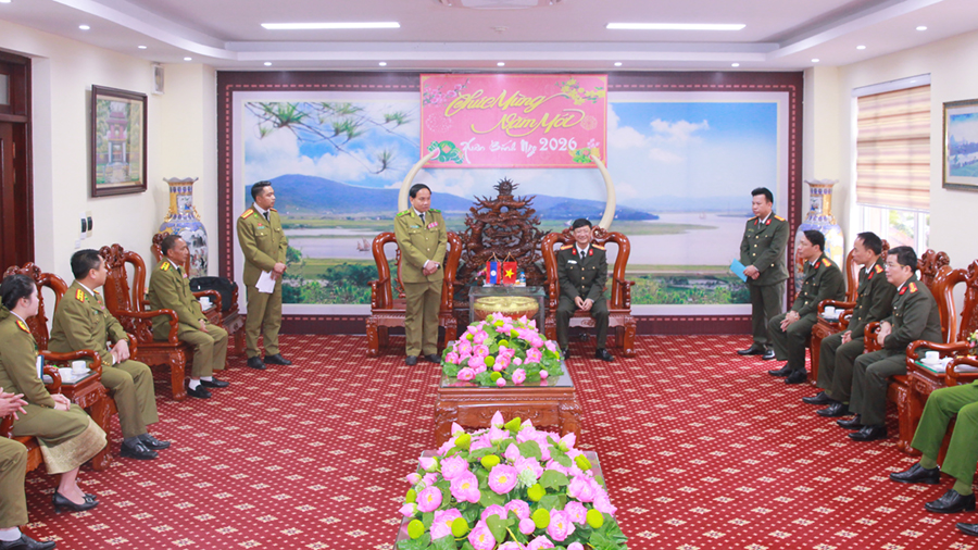 Đoàn đại biểu Công an tỉnh Hủa Phăn thăm và chúc Tết Công an tỉnh Nghệ An