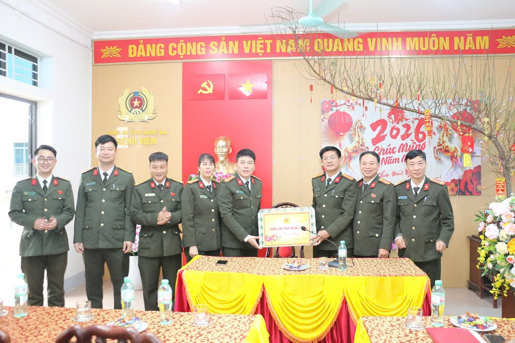 Chúc tết CBCS Bệnh viện Công an tỉnh