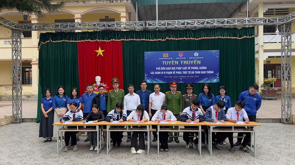 Tổ chức ký cam kết giữa nhà trường và học sinh