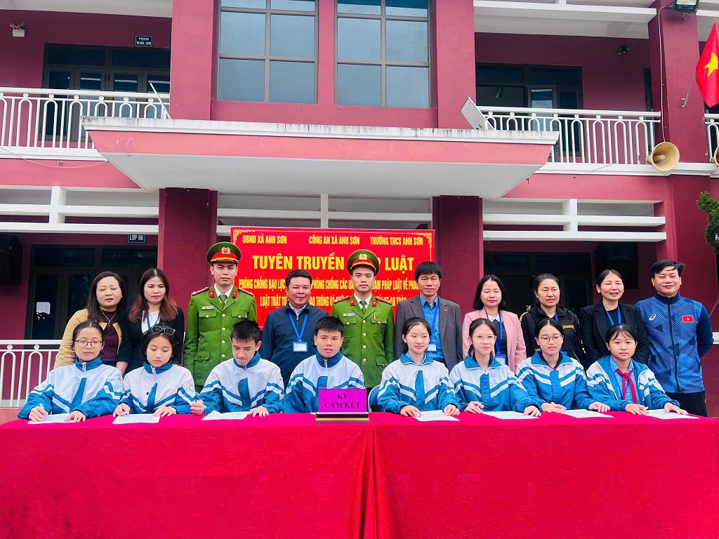 Tổ chức ký cam kết giữa nhà trường và học sinh